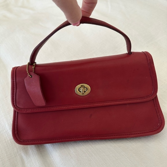 Rare Coach Geometric Clutch bag in red glovetanned leather - Picture 9 of 12